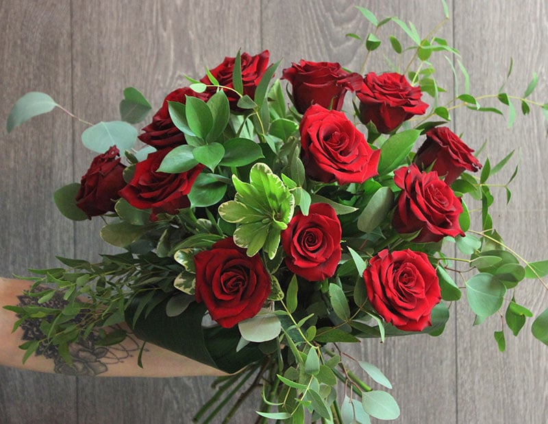 Bouquet de 12 roses rouges - Fleuriste À chacun sa fleur